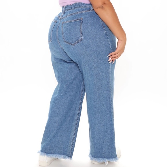 NWT SZ 18 Fashion Nova Medium Blue Crop Straight Leg Butterfly Embroidered Jeans - Picture 3 of 4